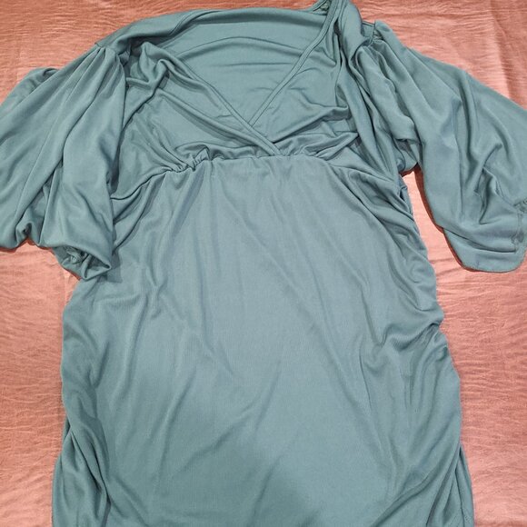 Shein curve 3xl v-neck top. Green, flutter sleeves, ruched sides. Tried on only. - Picture 3 of 4
